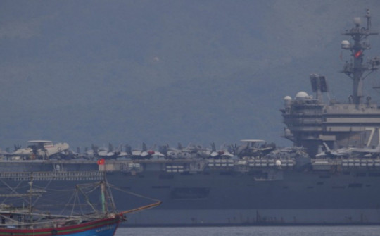 Ngắm tàu sân bay Mỹ USS Ronald Reagan trên vịnh Đà Nẵng