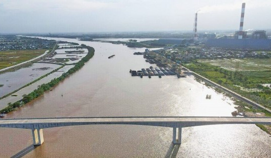 Toàn cảnh cầu vượt sông Trà Lý nối Thái Thụy - Tiền Hải, Thái Bình trên tuyến đường ven biển