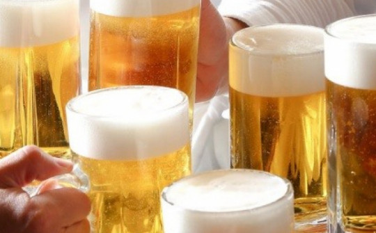Xuất huyết tiêu hóa 8 lần, người đàn ông vẫn uống mỗi ngày 500ml rượu bia