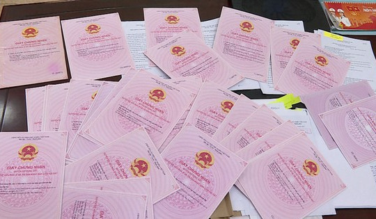 Vì sao hơn 4.000 sổ đỏ của người dân ở Quảng Bình bị giữ lại đến 10 năm?