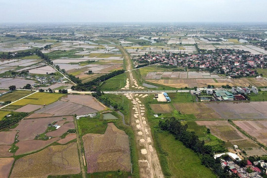Toàn cảnh tuyến đường TP Thái Bình - Cầu Nghìn đang xây dựng qua huyện Quỳnh Phụ