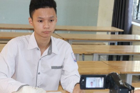 Thí sinh đặc biệt ở Nghệ An làm bài trong phòng thi với nhiều thiết bị ít ai ngờ tới