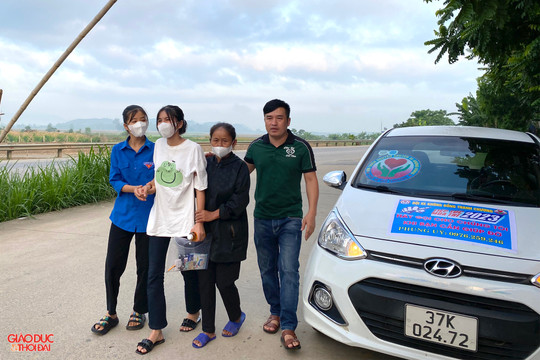 'Taxi 0 đồng' ở Nghệ An đưa thí sinh bị sốt cao đến điểm thi