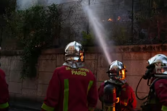 Bạo loạn, khói lửa bao trùm Paris sau khi cảnh sát bắn chết thanh niên 17 tuổi