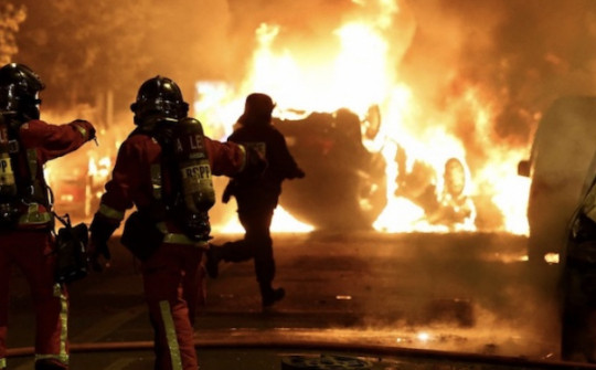 Bạo loạn bùng phát vụ thiếu niên 17 tuổi bị cảnh sát bắn chết: Tổng thống Pháp lên tiếng