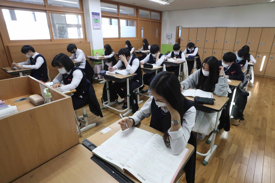 Hàn Quốc loại câu hỏi 'hóc búa' khỏi đề thi đại học