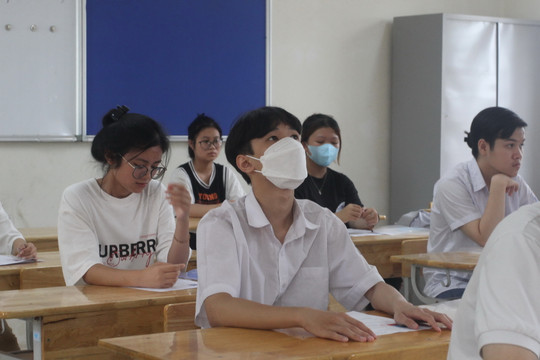 Hà Nội công bố điểm chuẩn vào lớp 10 chuyên năm học 2023-2024