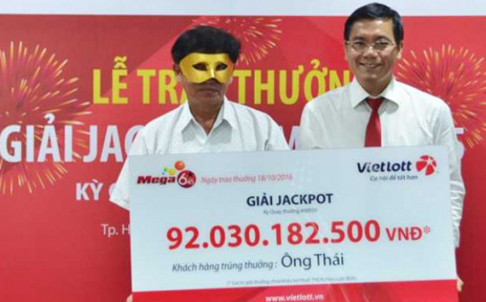Ai ở Việt Nam từng trúng xổ số 92 tỷ đồng, cha đeo mặt nạ đi nhận thay?