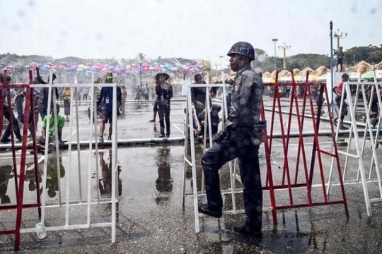 Myanmar cáo buộc phiến quân tấn công đoàn xe chở đại diện quân đội Trung Quốc