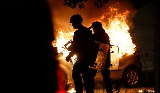 Đêm bạo loạn thứ 5 ở Pháp: Binh sĩ tới các thành phố điểm nóng