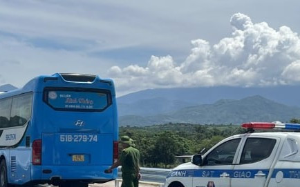 Xe chở đoàn thiện nguyện gặp nạn trên cao tốc Nha Trang – Cam Lâm: Nhân chứng kể gì?