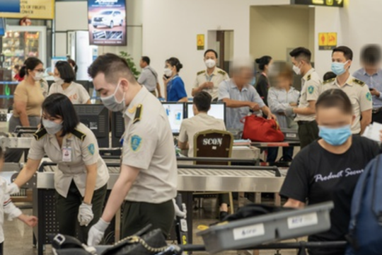Xử phạt hành khách nhặt được đồng hồ nhưng "quên" trả ở sân bay Nội Bài