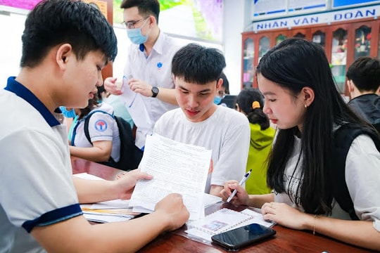 Điểm chuẩn xét tuyển đại học bằng học bạ năm 2023: Nhiều điểm đặc biệt
