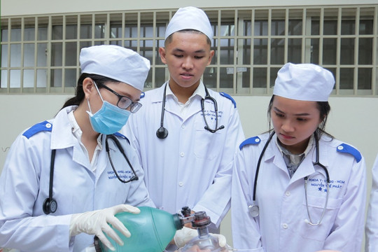 Sinh viên y khoa khó tiếp cận bệnh án