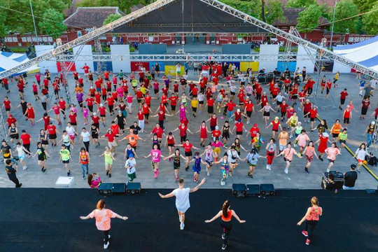 3000 người cùng nhau sẻ chia tinh thần thể thao không giới hạn tại lễ hội Huế - Zumba® Festival 2023