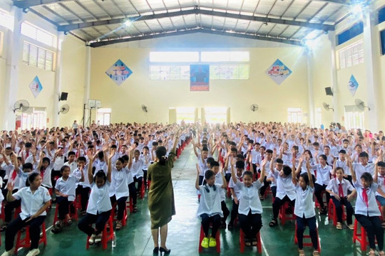 Hơn 1.000 người tham gia diễn đàn giáo dục ở Lào Cai