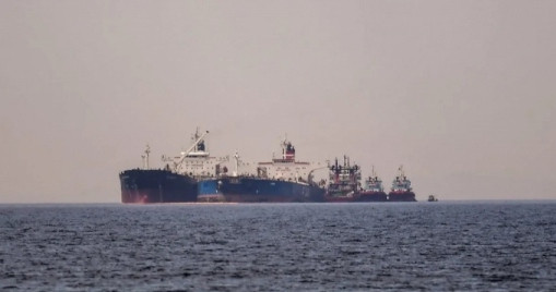 Hải quân Mỹ ngăn Iran bắt giữ hai tàu chở dầu ở Vịnh Oman