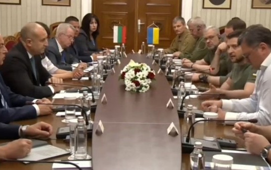 Tổng thống Bulgaria bối rối khi bị Tổng thống Ukraine công kích