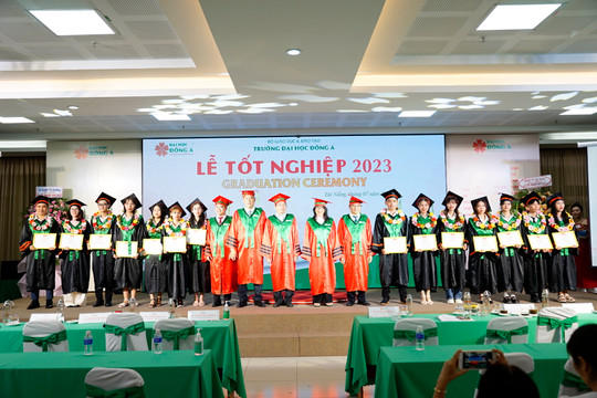 Sinh viên Đông Á được doanh nghiệp tiếp nhận sau lễ tốt nghiệp