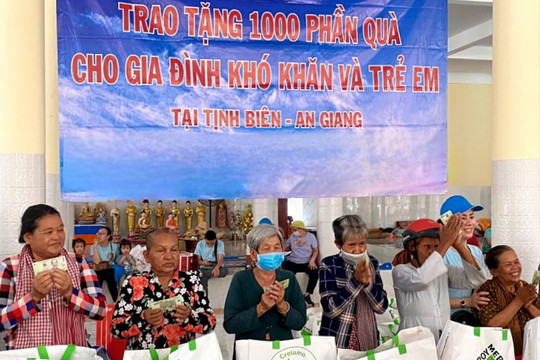 An Giang trao tặng 1.000 phần quà cho đồng bào Khmer