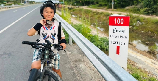 Cậu bé 10 tuổi và hành trình 30 ngày đạp xe qua 4 thủ đô