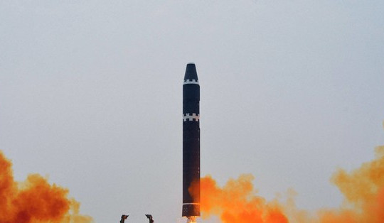 Triều Tiên phóng tên lửa liên lục địa, Tổng thống Hàn Quốc họp khẩn khi đang dự thượng đỉnh NATO