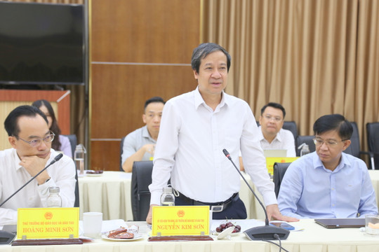 Bộ trưởng Nguyễn Kim Sơn gợi mở phát triển giáo dục Quảng Trị