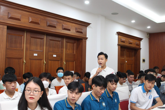 Sinh viên khối STEM Đà Nẵng tiếp cận kỹ thuật cơ khí hàng không