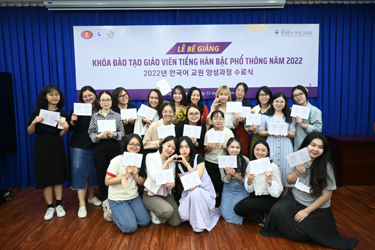 38 học viên tốt nghiệp giáo viên tiếng Hàn bậc phổ thông