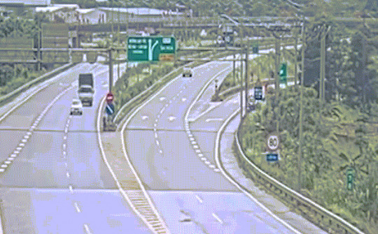Truy tìm tài xế ô tô tải tông chết người phụ nữ đi bộ trên cao tốc Nội Bài – Lào Cai