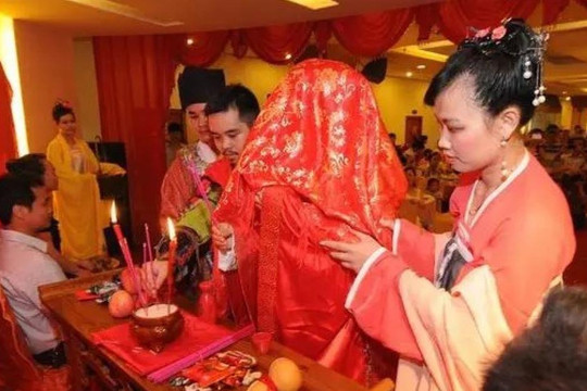 ‘Hôn nhân một ngày’ nở rộ ở nông thôn miền bắc Trung Quốc: Vì một hủ tục, trai già ế vợ chi hơn 18 triệu VNĐ thuê cô dâu một ngày làm đám cưới