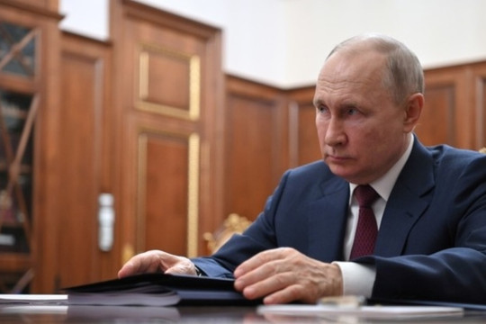 Tổng thống Putin: Đáp trả tương xứng nếu Ukraine sử dụng bom đạn chùm chống Nga