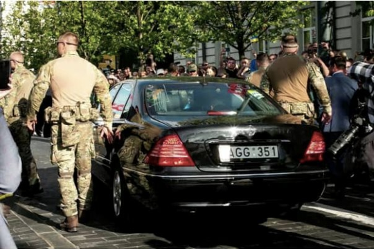 Lithuania nêu lý do để ông Zelensky dùng xe cũ 15 năm tuổi trong thượng đỉnh NATO