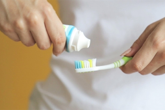 Đoán tính cách của bạn qua cách bóp kem đánh răng