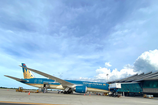 Vietnam Airlines lần đầu khai thác 'siêu máy bay thân rộng' Boeing 787 đến Huế
