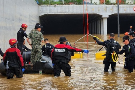 Tổng thống Hàn Quốc quy trách nhiệm thảm họa trong nước