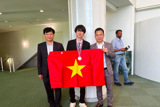 Nam sinh trường chuyên Lam Sơn giành giải Olympic Vật lý Quốc tế