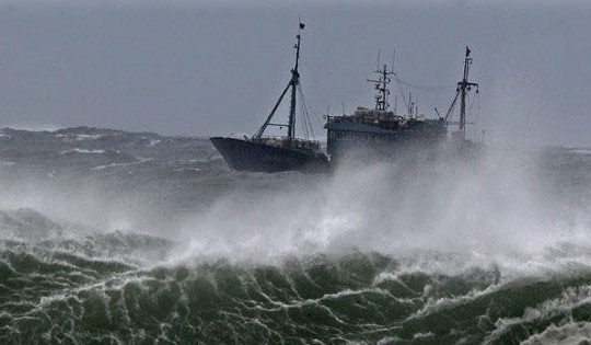 Gió mạnh, sóng lớn và có nguy cơ lốc xoáy trên vùng biển Nam Bộ