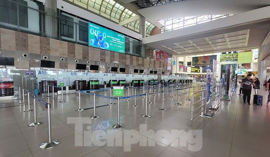 Sân bay Nội Bài 'cửa đóng, then cài' tránh bão số 1 đổ bộ