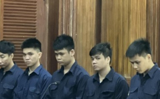 Tiếng nẹt pô "xô" 5 thanh niên vào tù