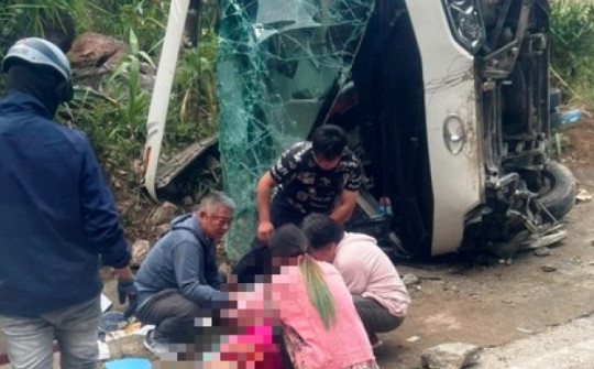 Tai nạn nghiêm trọng trên đèo Khánh Lê, 3 du khách nước ngoài tử vong