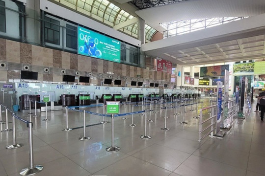 Hình ảnh sân bay Nội Bài 'cửa đóng, then cài' tránh bão số 1 đổ bộ