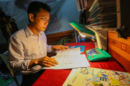 Thí sinh lớn tuổi nhất ở Hà Tĩnh viết tiếp ước mơ tới giảng đường