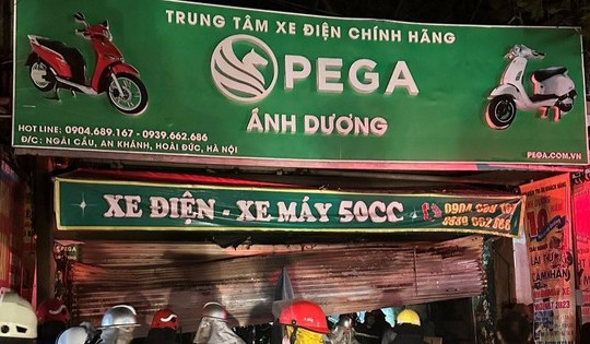 Hà Nội: Cháy cửa hàng kinh doanh xe máy điện, 3 người trong gia đình tử vong