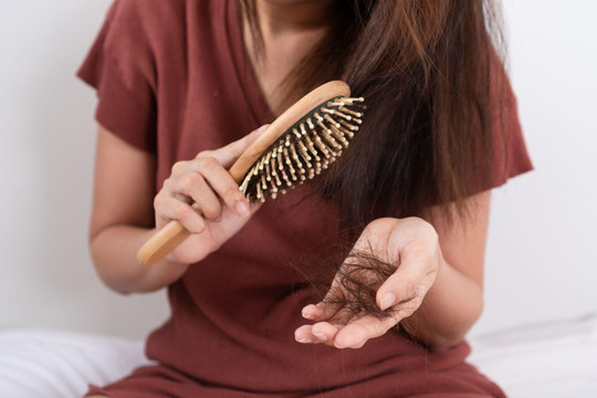 Ngăn ngừa tóc rụng ngay từ sớm, học dưỡng da đầu từ hôm nay