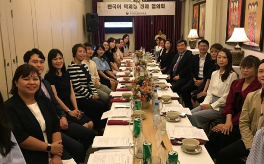 Trung tâm ngôn ngữ tiếng Hàn tại TP.HCM tổ chức gặp gỡ trao đổi nhằm tăng cường hợp tác giáo dục tiếng Hàn