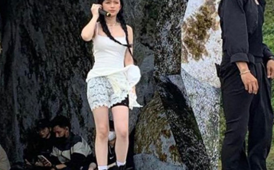 Hot girl Hà thành Linh Ka cao tay mặc 'quần bảo hộ váy siêu ngắn'