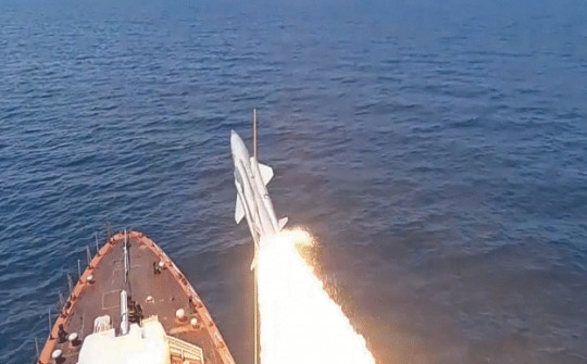 Tàu chiến Nga diễn tập trong lúc căng thẳng gia tăng trên Biển Đen