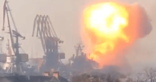 Nga oanh tạc 2 thành phố cảng Ukraine