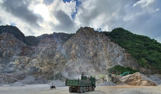 Rơi từ độ cao 30m, công nhân mỏ đá ở Quảng Bình tử vong